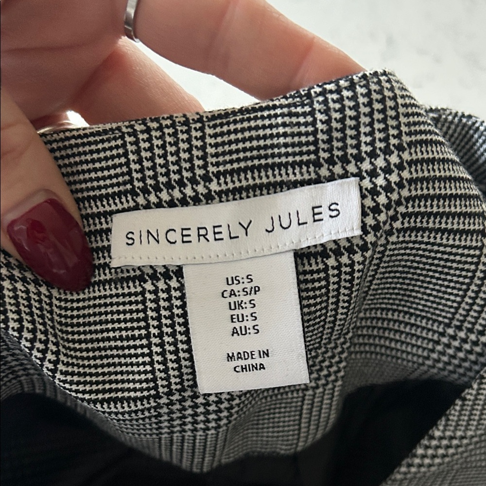 Like New Sincerely Jules Black & White Glen Plaid Vest Sleeveless Top - Picture 7 of 13